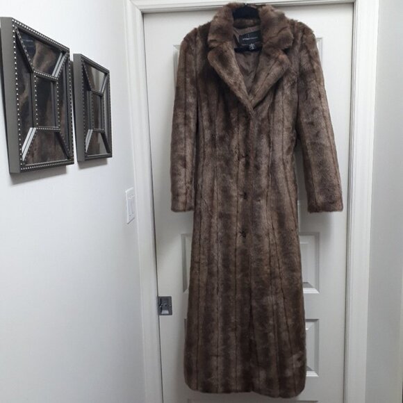 𝅺victoria SECRET MODA INTERNATIONAL FAUX FUR COAT - Picture 1 of 4